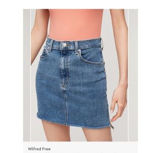 ARITZIA - CUT OFF DENIM SKIRT